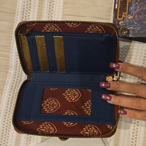 Guardian's of the Galaxy Loungefly wallet - Picture 4 of 8